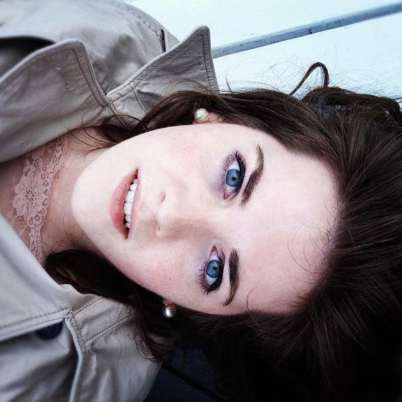 Meet your Posher, Mariah - Picture 2 of 2